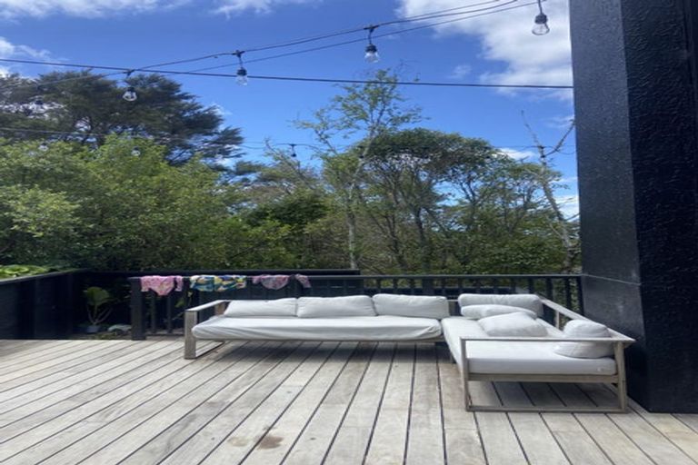 Photo of property in 17 Fairmount Road, Titirangi, Auckland, 0604