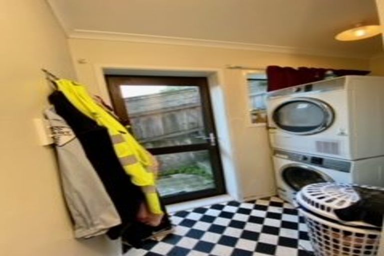 Photo of property in 280 Queens Drive, Lyall Bay, Wellington, 6022