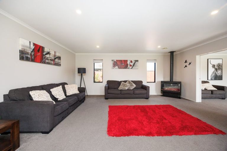 Photo of property in 43 Geneva Terrace, Kelvin Grove, Palmerston North, 4414