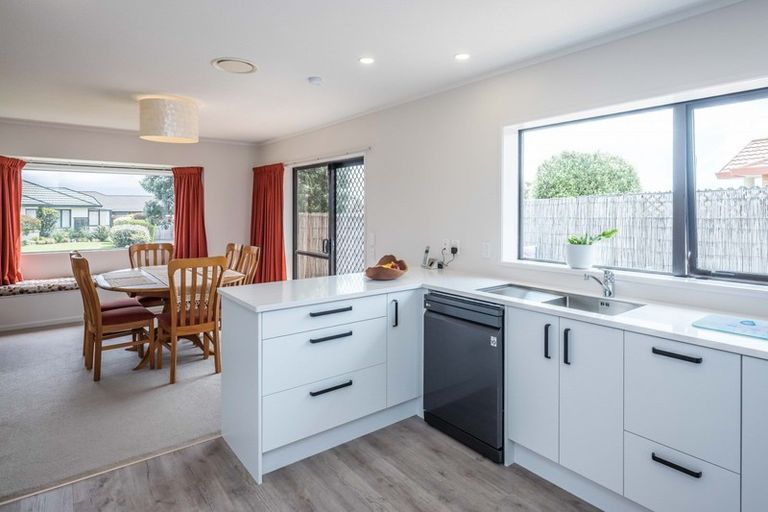 Photo of property in 16 Kotuku Drive, Paraparaumu Beach, Paraparaumu, 5032