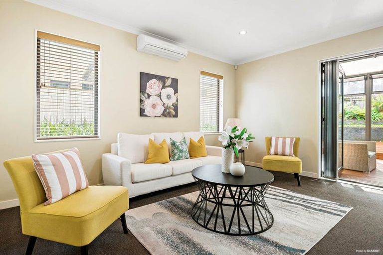 Photo of property in 17 Ohau Court, Fairview Heights, Auckland, 0632