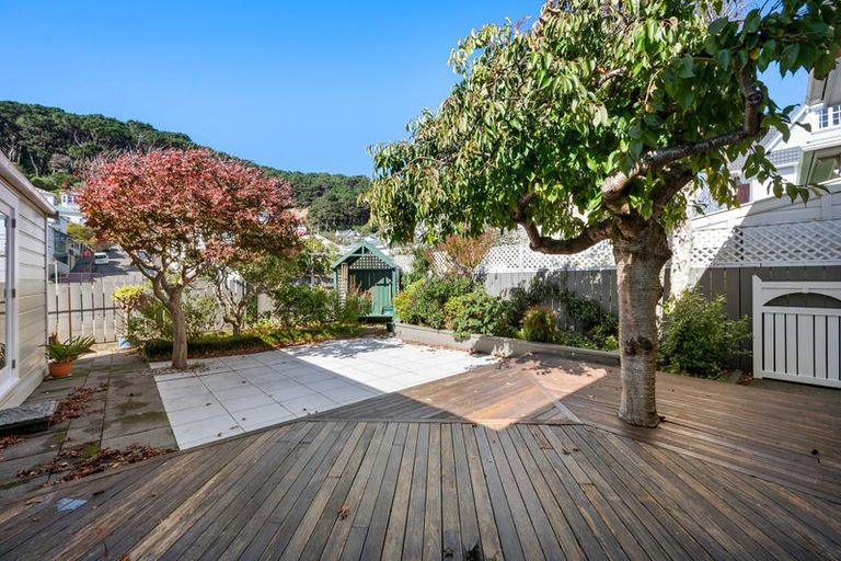 Photo of property in 43 Porritt Avenue, Mount Victoria, Wellington, 6011