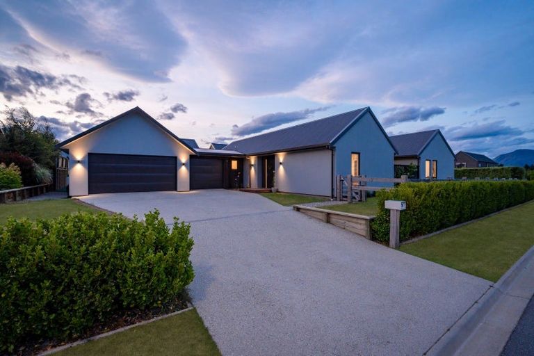 Photo of property in 29 Mount Nicholas Avenue, Wanaka, 9305