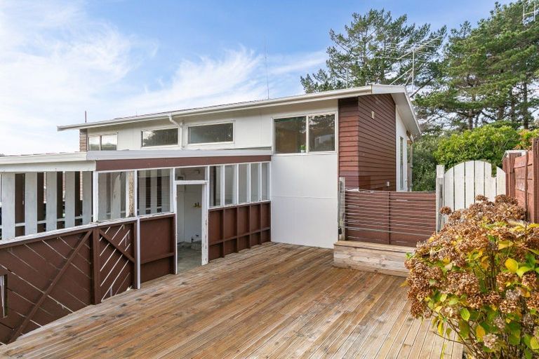 Photo of property in 15b Caesars Place, Churton Park, Wellington, 6037