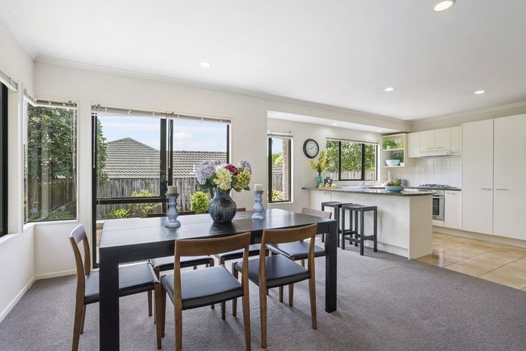 Photo of property in 20 Moyrus Crescent, East Tamaki Heights, Auckland, 2016