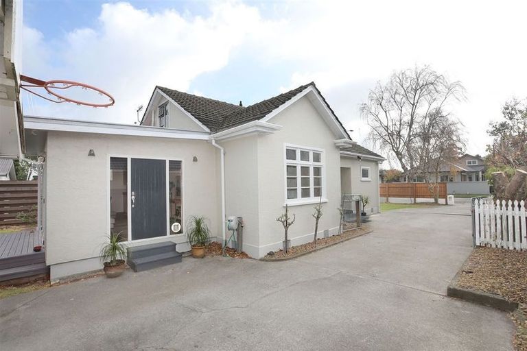 Photo of property in 12 Winston Avenue, Hokowhitu, Palmerston North, 4410