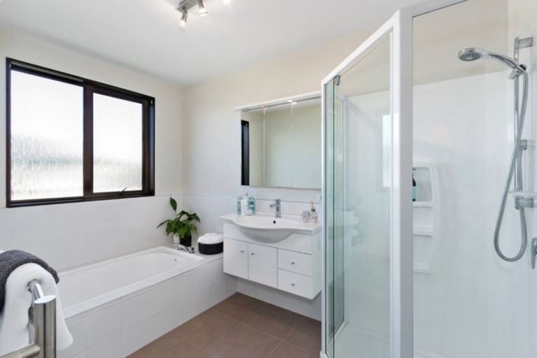 Photo of property in 22 Derenzy Place, Avonhead, Christchurch, 8042