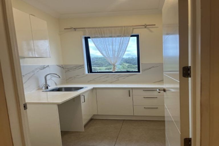 Photo of property in 12 Te Awa Place, Red Beach, 0932