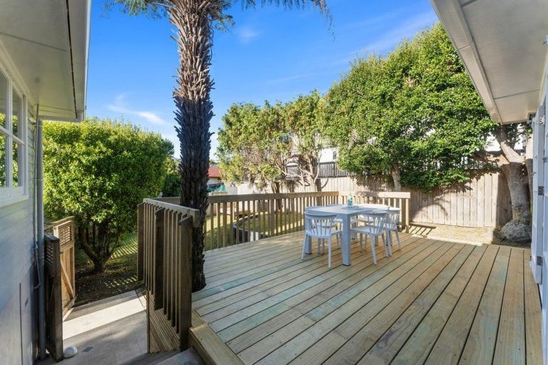 Photo of property in 1/12 Selwyn Crescent, Forrest Hill, Auckland, 0620
