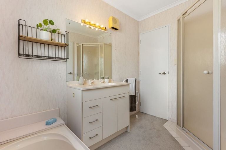 Photo of property in 8a Langton Road, Stanmore Bay, Whangaparaoa, 0932