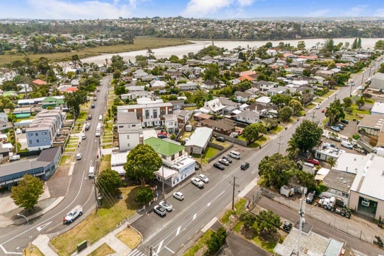 Photo of property in 742b Te Atatu Road, Te Atatu Peninsula, Auckland, 0610