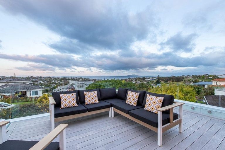 Photo of property in 17 Calypso Place, Rothesay Bay, Auckland, 0630