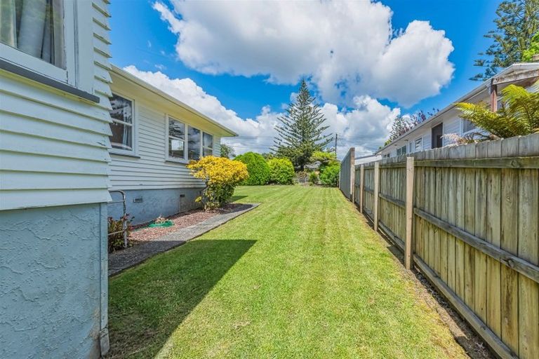 Photo of property in 40 Lowtherhurst Road, Massey, Auckland, 0614