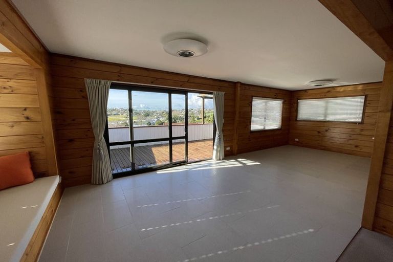 Photo of property in 12 Rifleman Rise, Unsworth Heights, Auckland, 0632