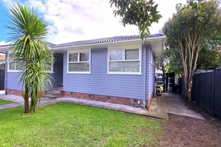 Photo of property in 1 Coburg Street, Henderson, Auckland, 0612