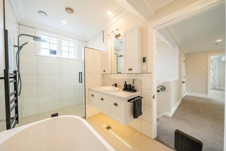 Photo of property in 29 Padnell Crescent, Paparangi, Wellington, 6037