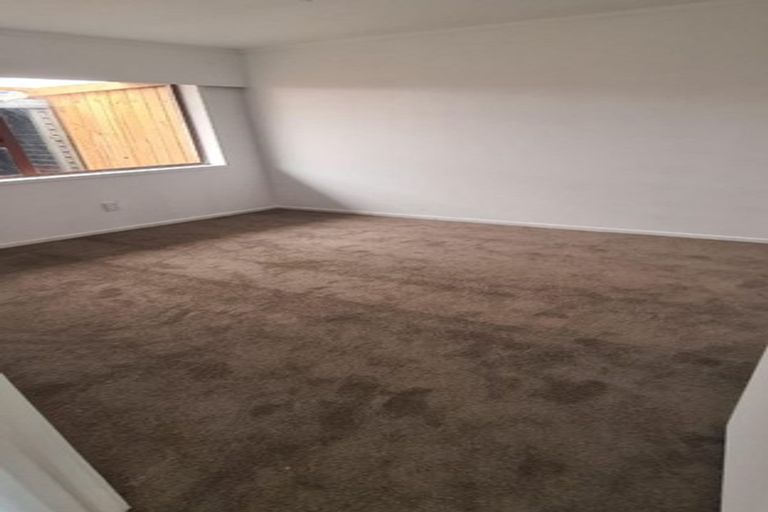 Photo of property in 2/76 Kenderdine Road, Papatoetoe, Auckland, 2025