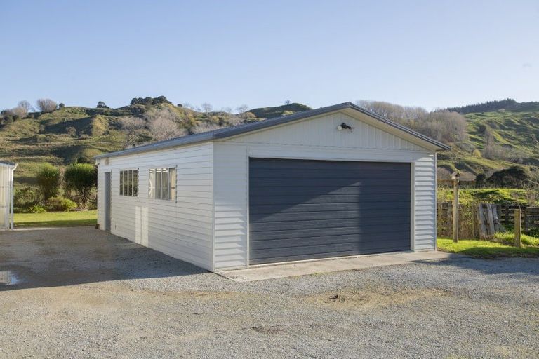 Photo of property in 911 Kanakanaia Road, Whatatutu, Te Karaka, 4091