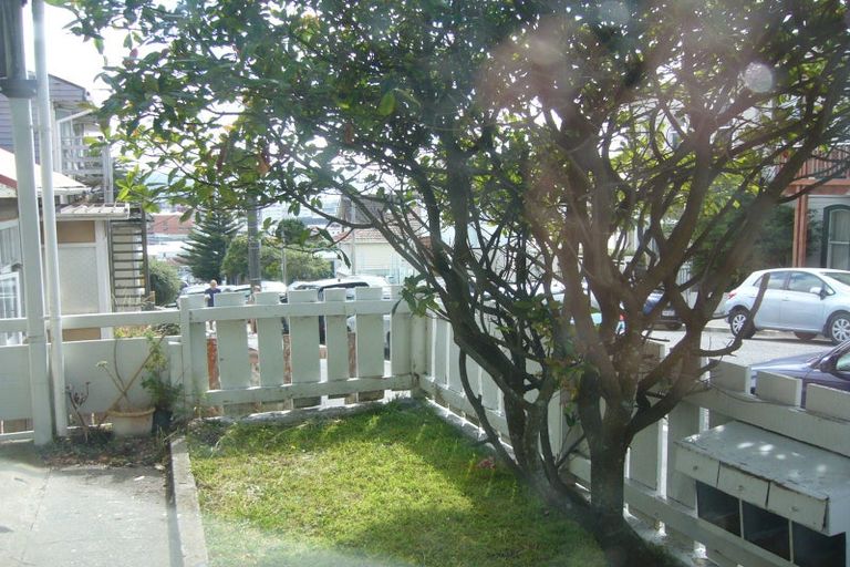 Photo of property in 54 Thompson Street, Mount Cook, Wellington, 6011