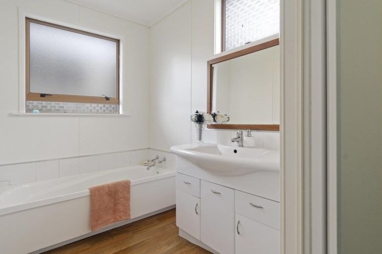 Photo of property in 2a Kaitemako Road, Welcome Bay, Tauranga, 3112