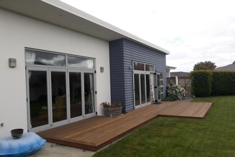 Photo of property in 8 Teagarden Close, Mairehau, Christchurch, 8052