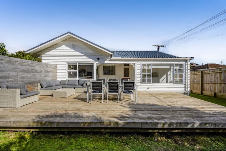 Photo of property in 2 Moana Crescent, Blagdon, New Plymouth, 4310