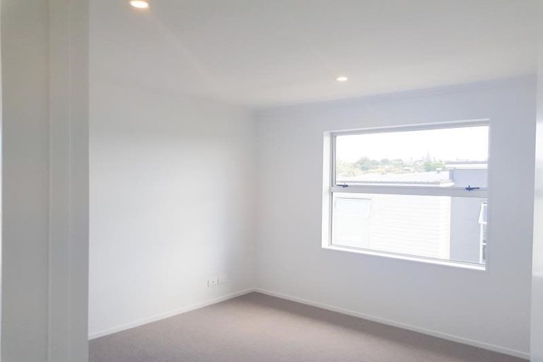 Photo of property in 5 Tyler Davies Drive, Red Beach, 0932