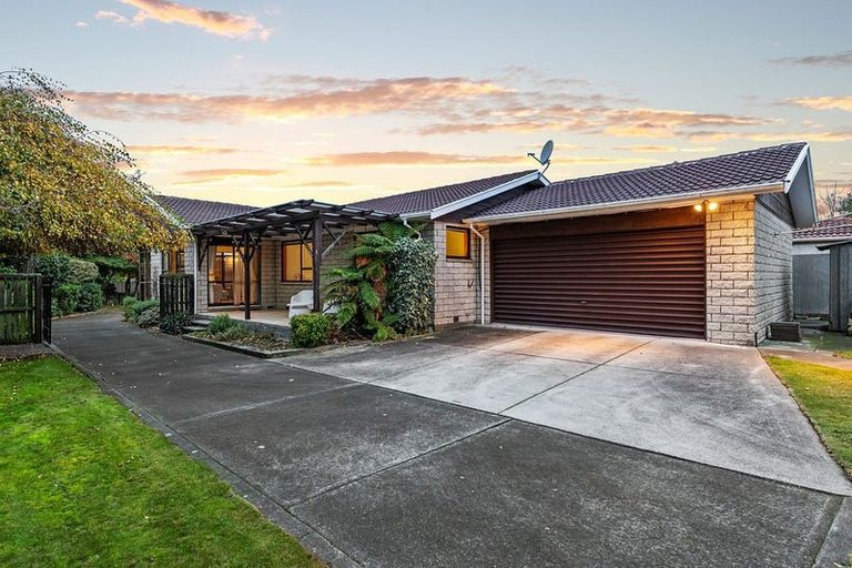 Photo of property in 17 Wyatt Place, Russley, Christchurch, 8042