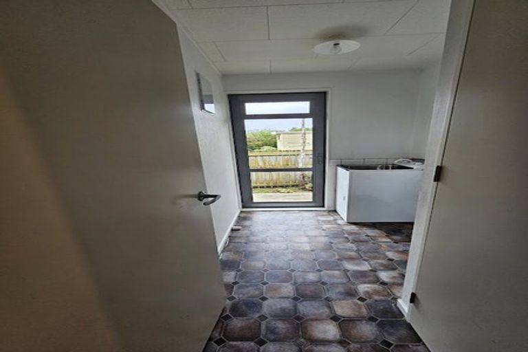 Photo of property in 71 Queenwood Road, Levin, 5510