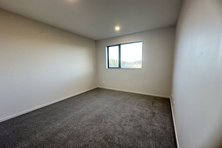 Photo of property in 10b Helleur Road, Massey, Auckland, 0614