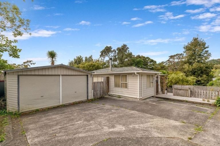 Photo of property in 18 Stallard Place, Glen Eden, Auckland, 0602