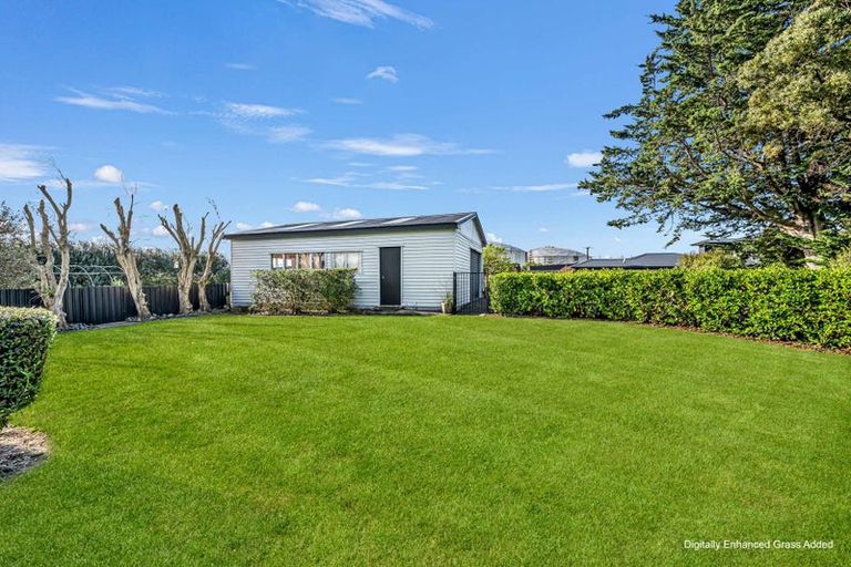 Photo of property in 37 Pitt Street, Clive, 4102