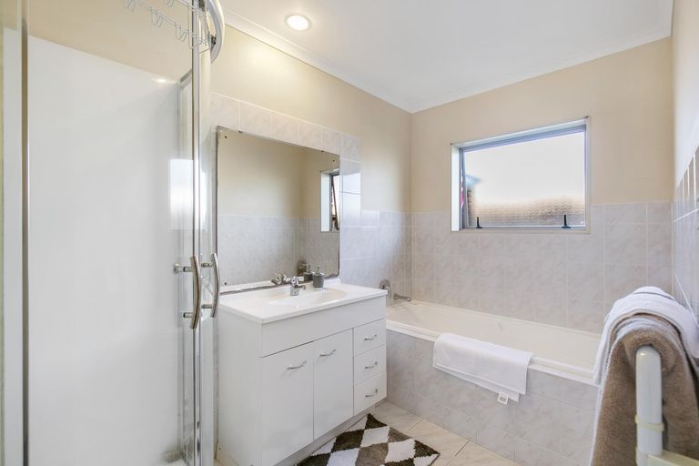 Photo of property in 4 Maadi Place, Papakura, 2110