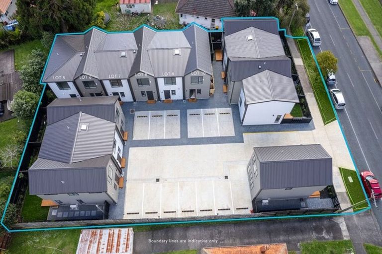 Photo of property in 9/47 Beach Road, Te Atatu Peninsula, 0610