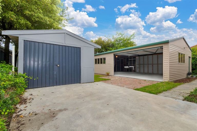 Photo of property in 8 Manor Place, Bryndwr, Christchurch, 8053