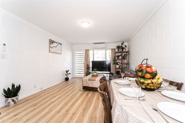 Photo of property in 5/38 Edmonton Road, Henderson, Auckland, 0612