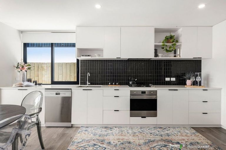 Photo of property in 3/6 Bushland Grove, Paparangi, Wellington, 6037