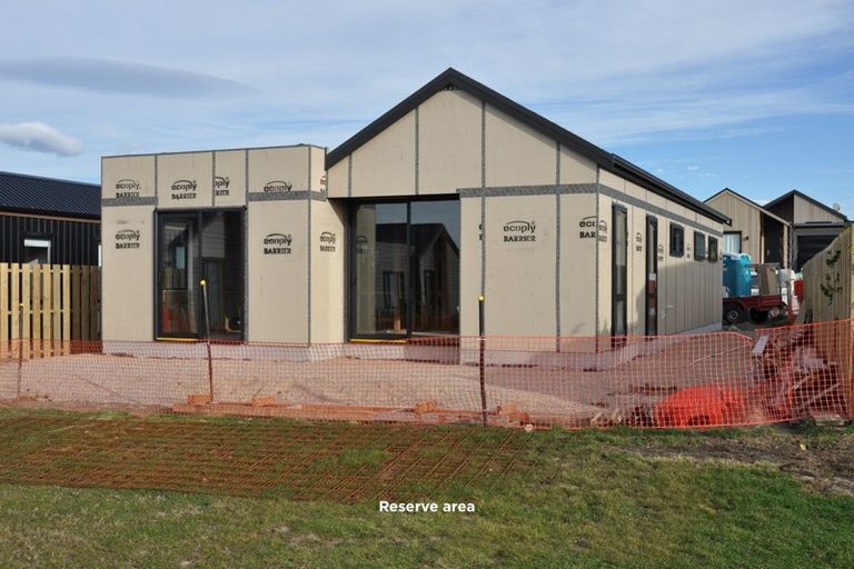 Photo of property in 42 Obelisk Street, Wanaka, 9305