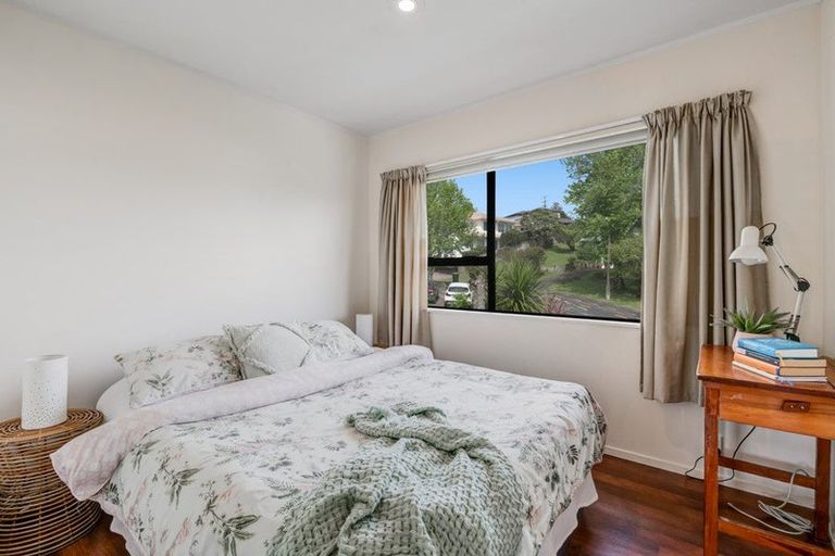 Photo of property in 1/2 Carl Place, Unsworth Heights, Auckland, 0632
