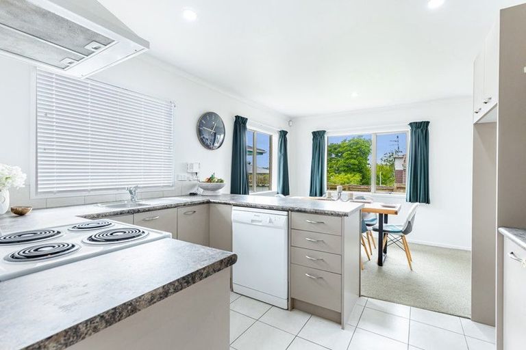 Photo of property in 25a Sylvan Crescent, Te Atatu South, Auckland, 0610