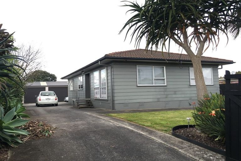 Photo of property in 44 Beach Road, Te Atatu Peninsula, Auckland, 0610