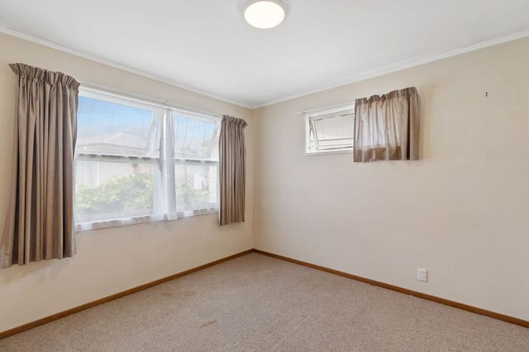 Photo of property in 5 Sunvue Road, Glen Eden, Auckland, 0602