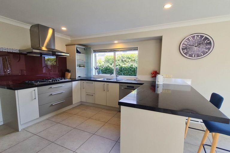 Photo of property in 18 Laurel Oak Drive, Schnapper Rock, Auckland, 0632
