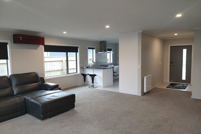 Photo of property in 5 Henrietta Maxwell Grove, Wainuiomata, Lower Hutt, 5014