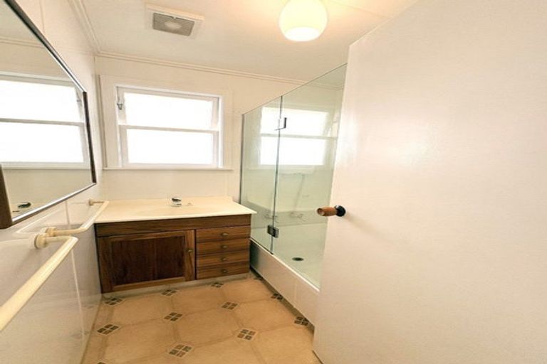 Photo of property in 1 Holmes Grove, Naenae, Lower Hutt, 5011