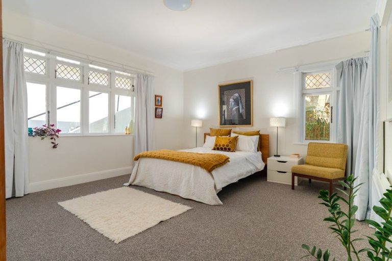 Photo of property in 37 The Crescent, Roseneath, Wellington, 6011