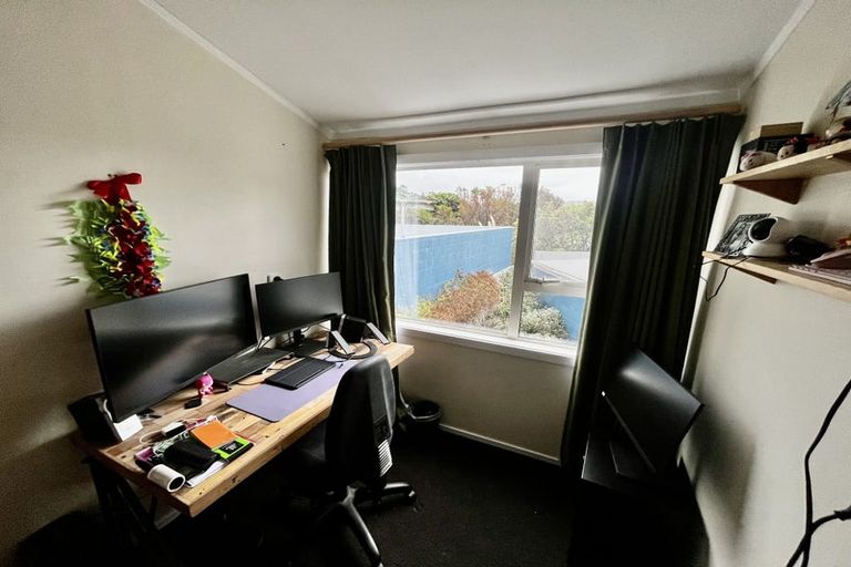 Photo of property in 4/30 Lyall Parade, Lyall Bay, Wellington, 6022