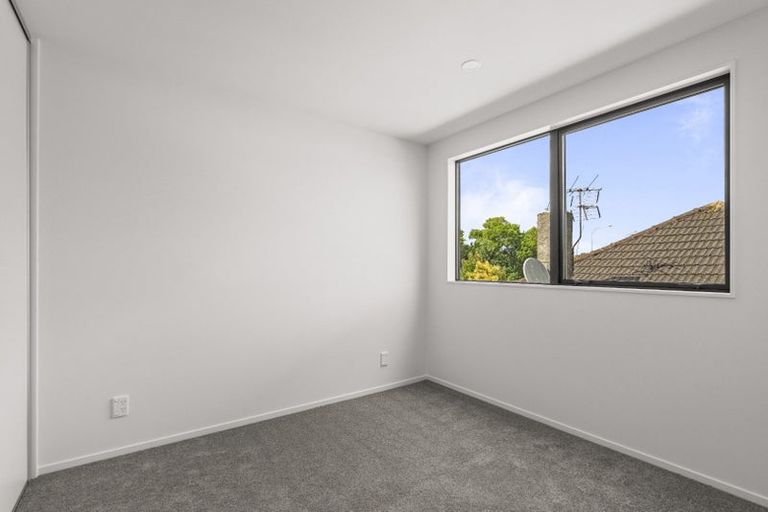 Photo of property in 4 Roberts Road, Matakatia, Whangaparaoa, 0930