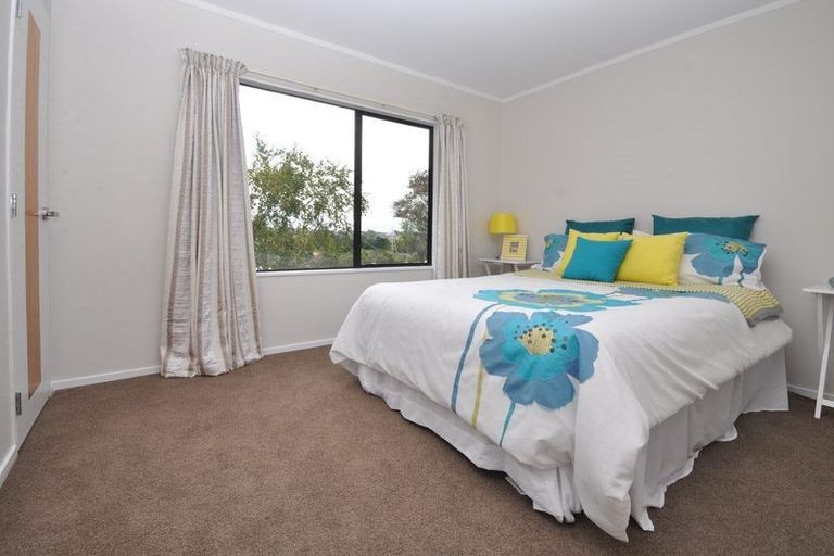 Photo of property in 1/40 Lilburn Crescent, Massey, Auckland, 0614