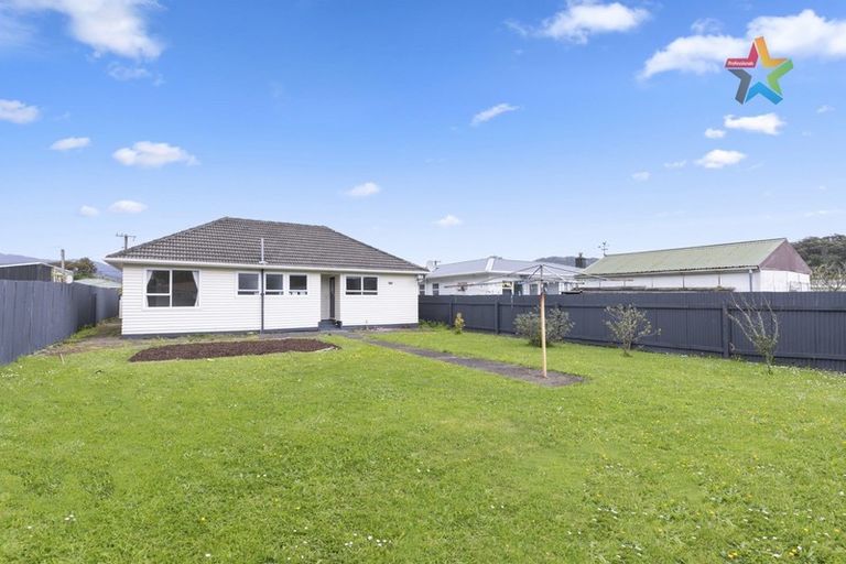 Photo of property in 10 Hunt Street, Wainuiomata, Lower Hutt, 5014